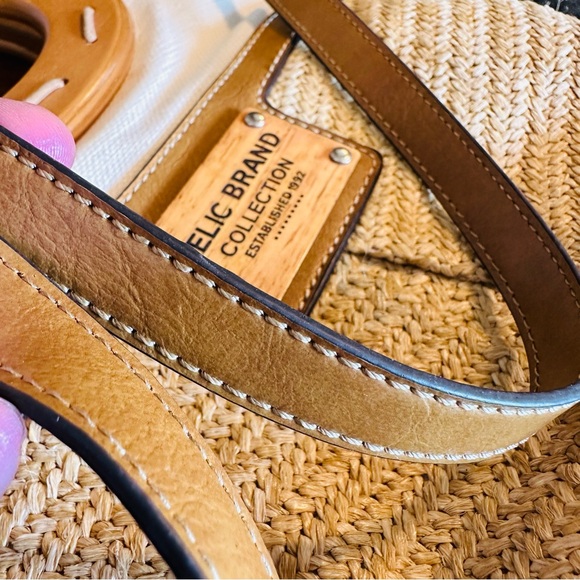 RELIC BRAND COLLECTION ESTABLISHED 1992 WHITE TAN CANVAS WOODEN HANDLE GOOD COND - Picture 2 of 15